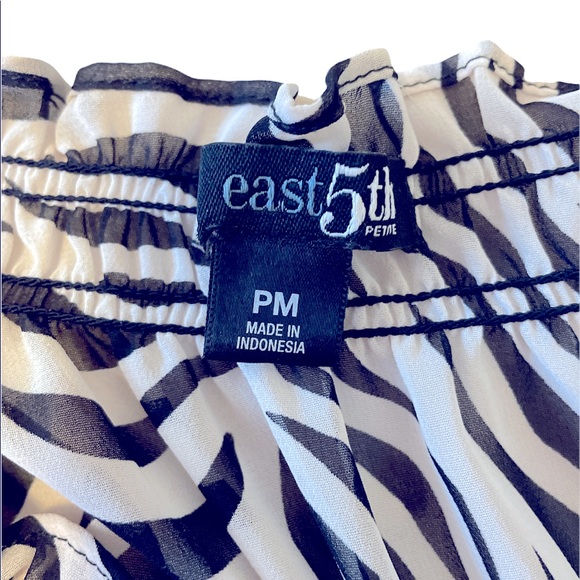 🦓 Fierce zebra print shear top (Medium Petite) - Picture 7 of 8
